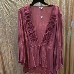 Elegant Maybe Women's Top NEW